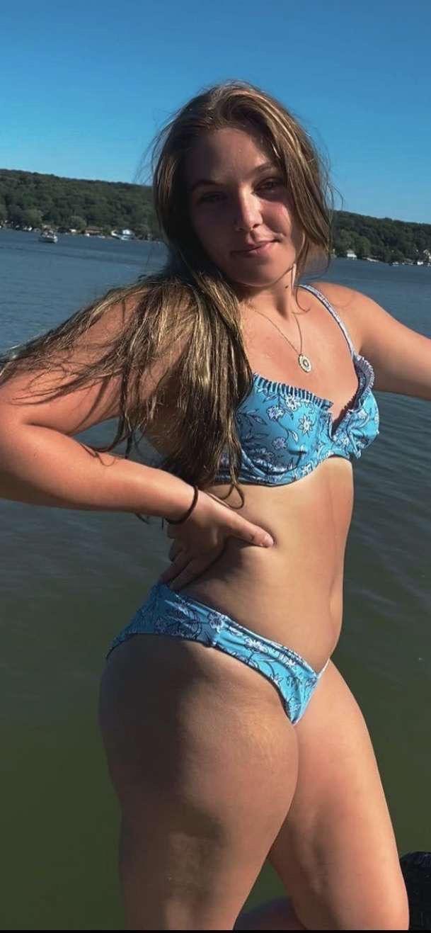 White girl with fat ass exposed #RNdXEuk0