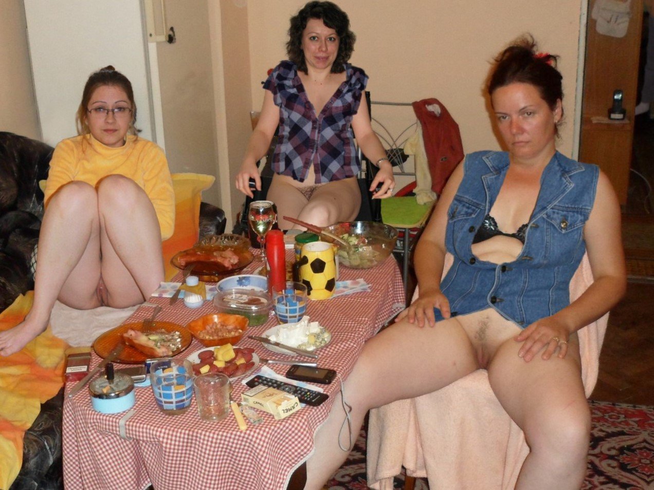 Bulgarian amateur and her friends #ytXgbfdU