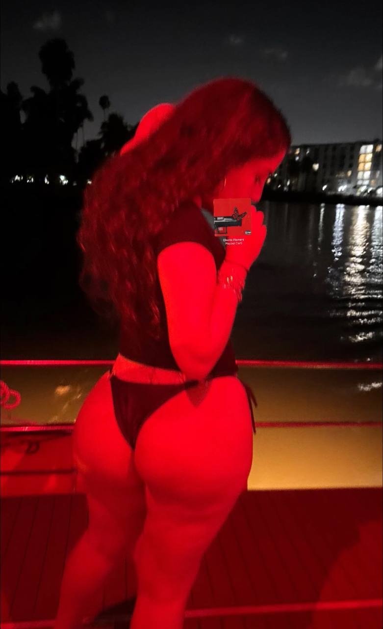 Freaky Lightskin whore needs dick to survive #GgVphi2f