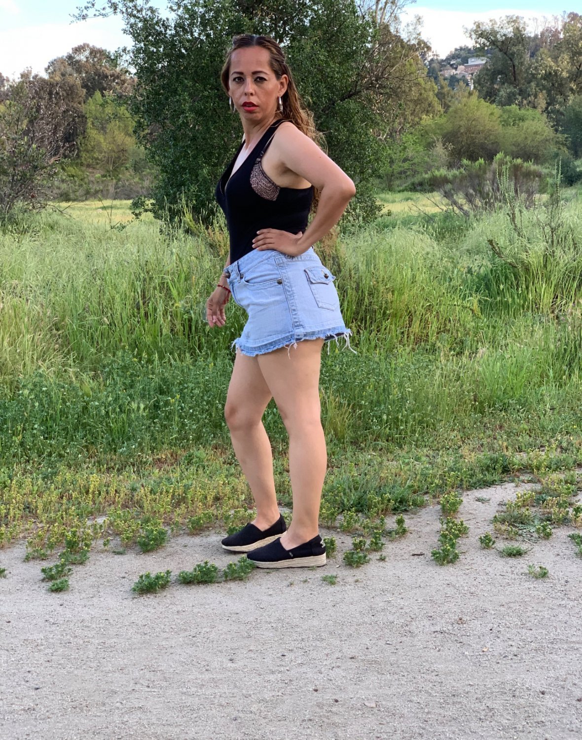 The Famous: Elvira #4lLG1Djl