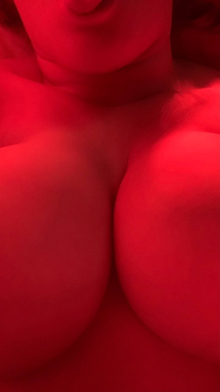 HUGE floppers on beautiful model - pǝlᴉɹɹoɾɐ #gHqE3sFs